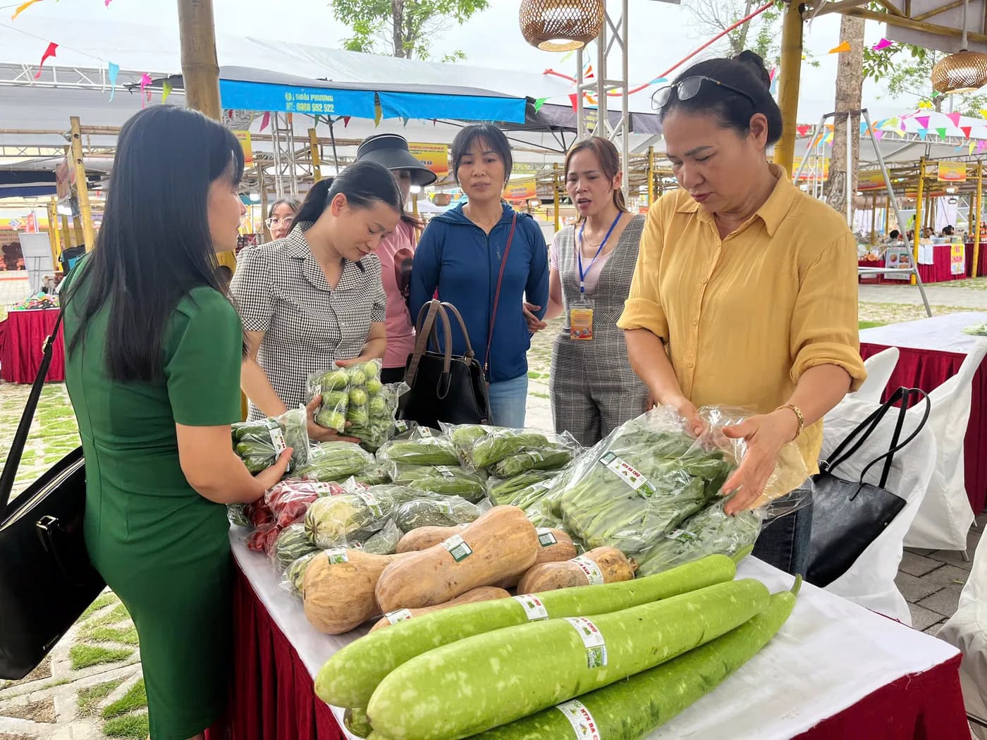 Trưng bày rau, củ, quả