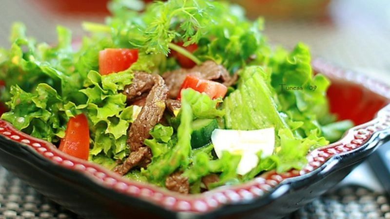 Salad xà lách thịt bò